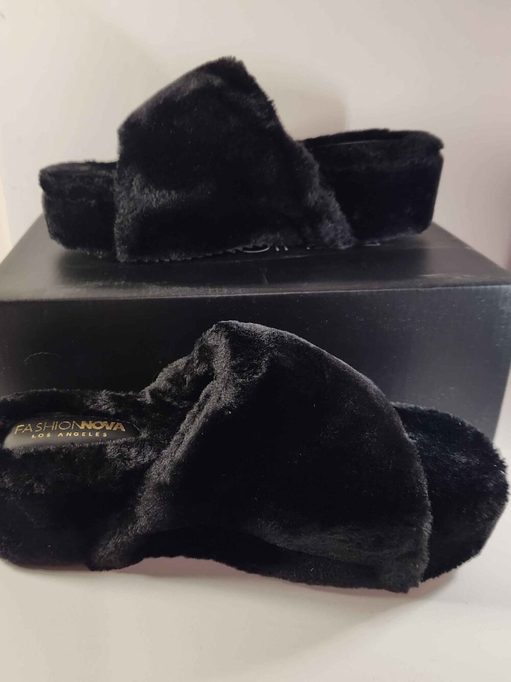 Fashion nova slippers  NWT/BOX